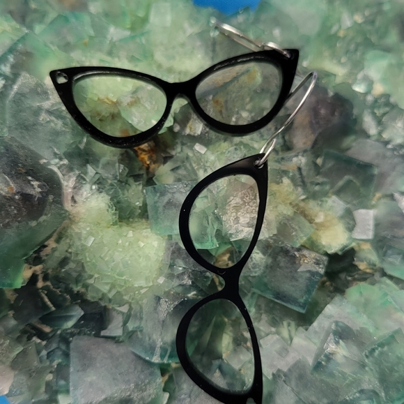 Cat eye frames laser cut dangle earrings - Picture 6 of 13